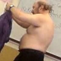 Guru Bertelanjang Dada di Depan Kelas Gegerkan YouTube